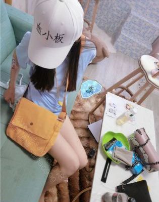 美女黑丝一区_国语版全集